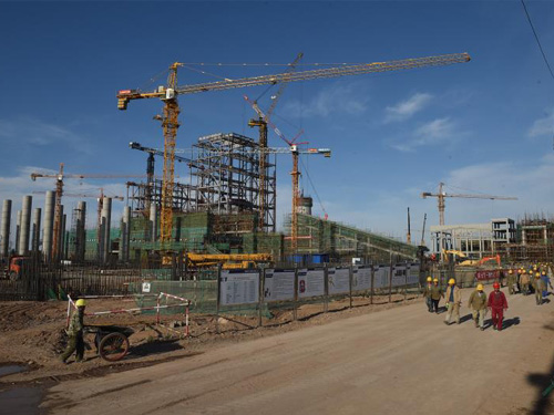 新疆昌吉-建设人员分批下班建设不停